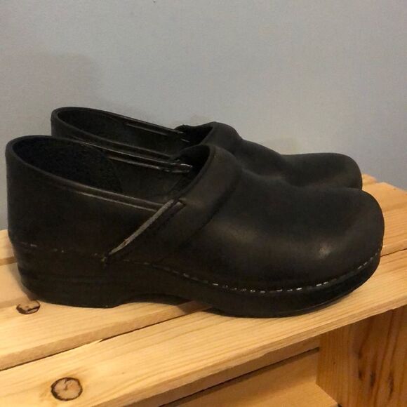 Dansko Black 40 Clogs - Picture 1 of 5